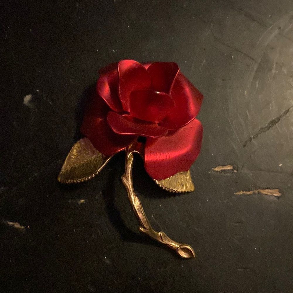Red Rose Flower Brooch Gold Tone Pin Vintage Style Jewelry